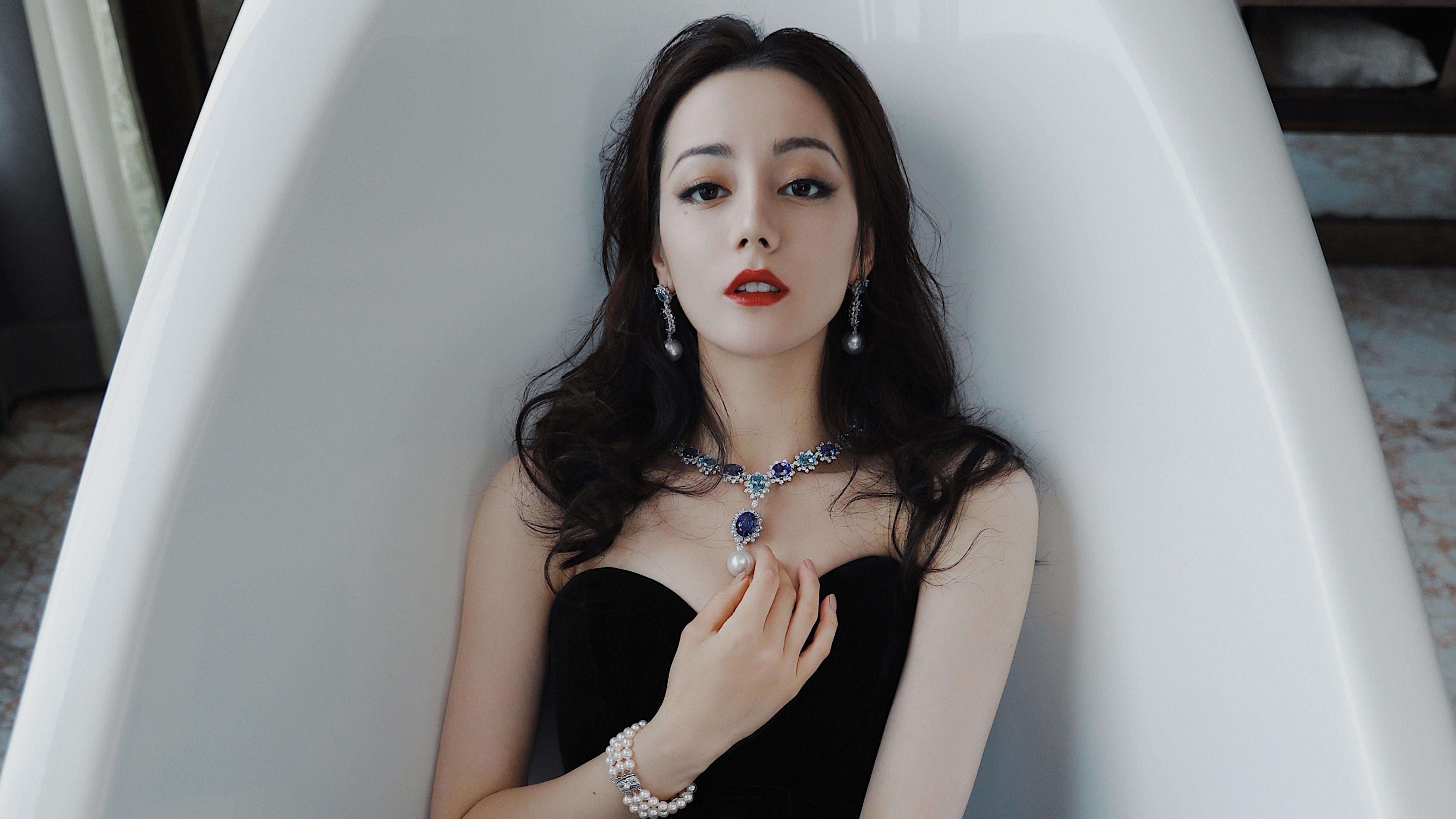 九游娱乐官网 (JIUYOU)-“西甲激烈争夺：多支豪门死磕榜首”，豪门三强挥金如土,赚足流量的西甲联赛迎来新伙伴