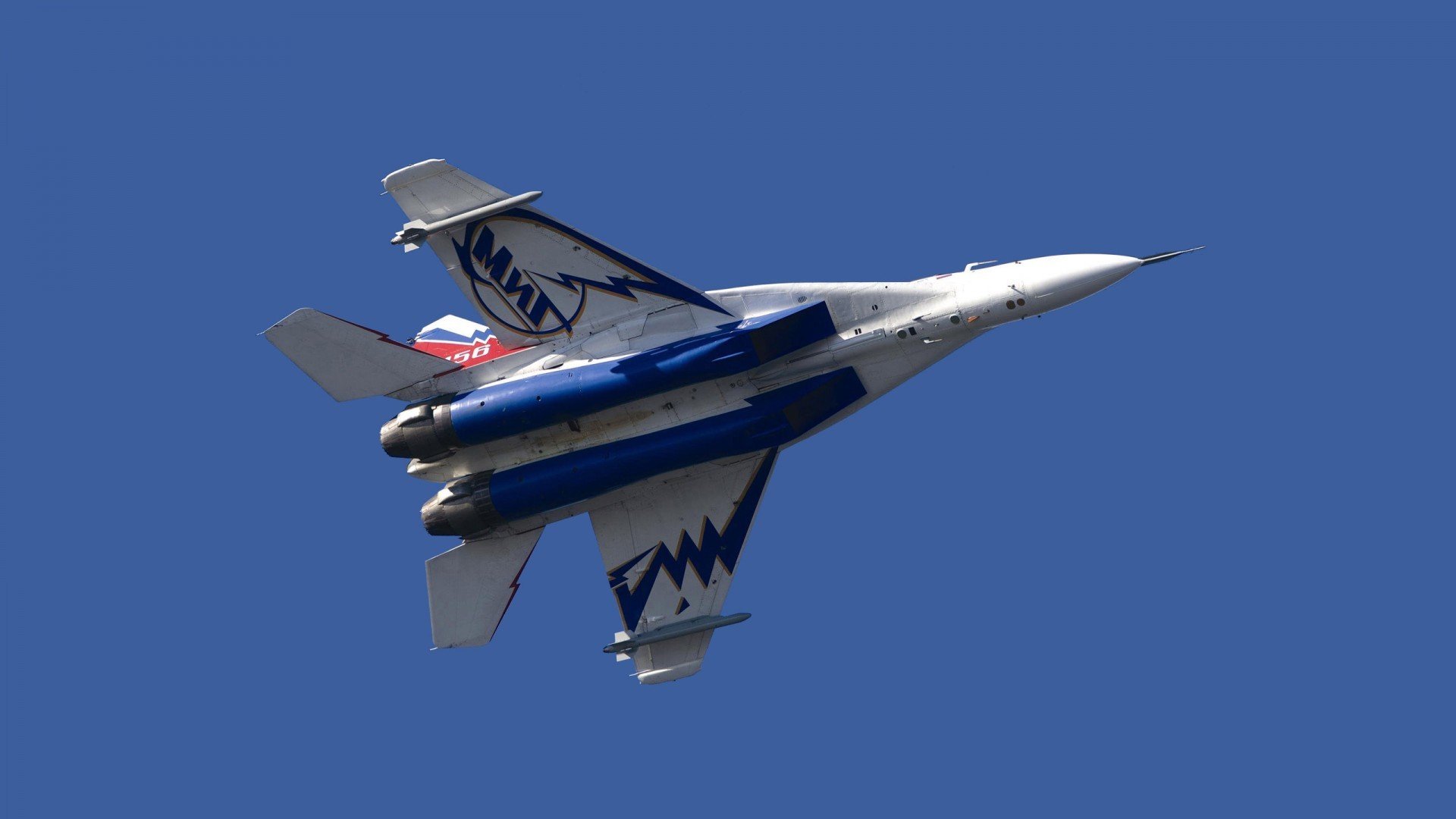 九游网页版官网入口-剧烈冲刺：最后一圈的惊心动魄，剧烈冲击英语